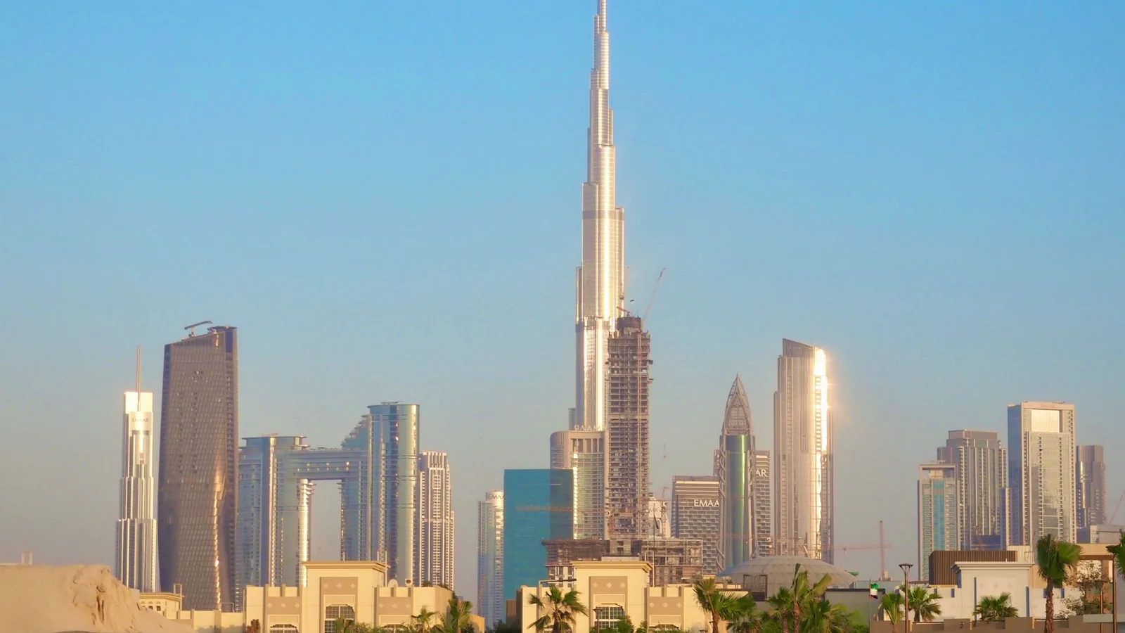 Burj Khalifa and the skyline of Dubai at city scale